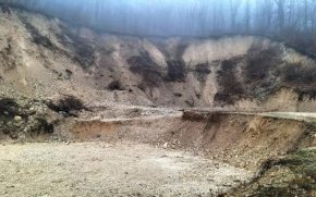 Eкоинспекция внезапно "откри" 20-годишна незаконна каменна кариера 