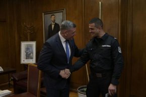 МВР отличи полицая, спасил хора от катастрофиралия автобус край Малко Търново