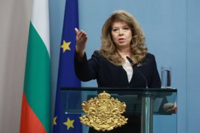 Йотова обяви кога започва консултации с партиите 