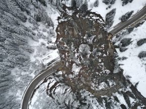 Свлачището край пътя Смолян – Пампорово не е било в системата за мониторинг, призна АПИ