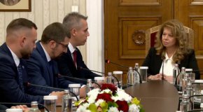 Тръгваме по гръцки сценарий, да се проведат разговори за връщане на българския лев: Възраждане при Йотова