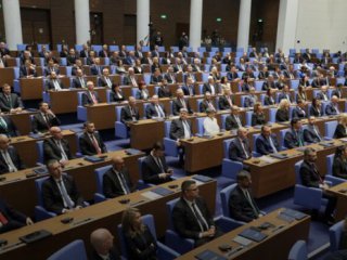 Българските депутати с едни от най-високите заплати в Европа, българите - с най-ниската
