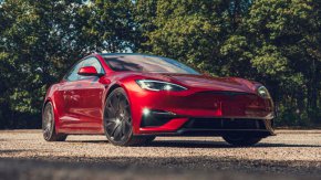 Tesla S приключи: Мъск спря производството    