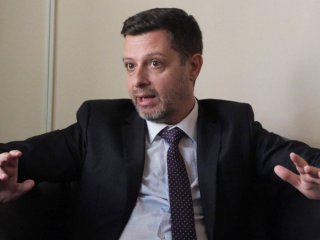 Връщат отстранен след ЕК-одит за нагласени поръчки и опасни връзки при раздаване на € 82М европари/год. началник на правителствена агенция?