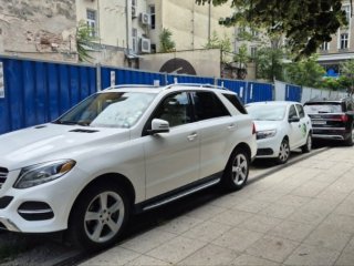  Трайков, пак 4 коли в градината пред Рила    