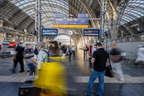 Deutsche Bahn спря влаковете в цяла Германия заради срив в железопътната радиовръзка