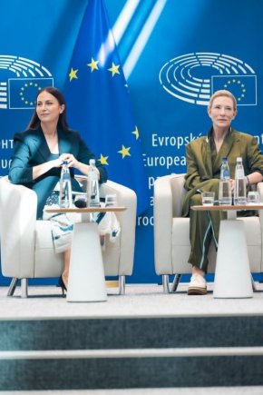 Майдел вкара Бланшет и Содърбърг в Европарламента на дискусия за ИИ