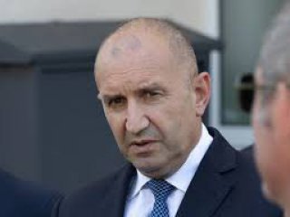 Бюджетът Гълъб-Радев реже образованието и проектите на общините