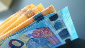    ФС одобрява изравняването на осигурителната тежест за всички заети, но не одобрява повишаването на заплатите
