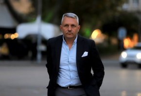  ГЕРБ на квадрат СЪС ЗЕЛЕНИ ЧОРАПИ - това са хората на Радев: Н. Хаджигенов, адвокат, Лаф на деня