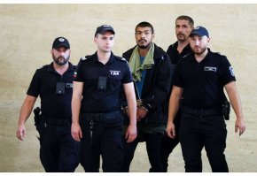 Апелативният съд потвърди постоянния арест за бутналия мъж на Лъвов мост