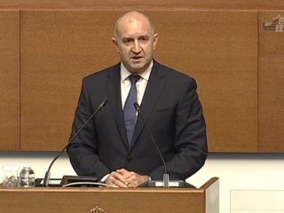 Радев: Ангажираме се с бюджет 2027 значително да намалим дефицита