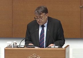 МОН проверява филм с ученици след сигнал за сцени, свързани със сексуалната ориентация 