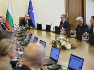 Властта уреди скандален ръст на заплатите на шефове на комисии и агенции 