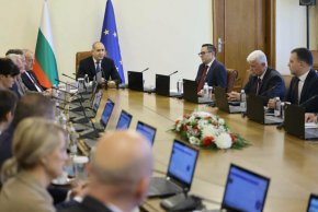 Властта уреди скандален ръст на заплатите на шефове на комисии и агенции 
