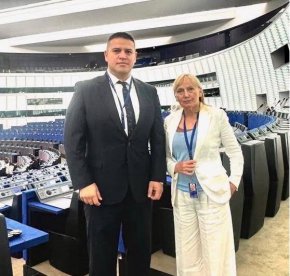 Елена Йончева и Танер Кабилов вече са част от групата на Европейските консерватори и реформисти в ЕП
