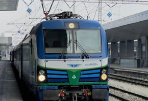   Кондуктор удари жена във влак в Пернишко