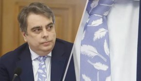 Асен Василев сложи вратовръзка с пера