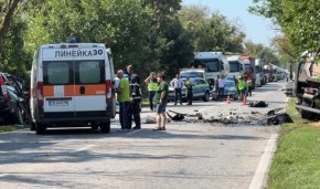 Четири жертви при катастрофа между тир и миниван на пътя Русе-Бяла