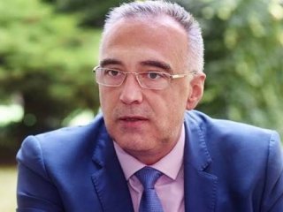 Властта ще купува медии с народни пари, призна Кутев
