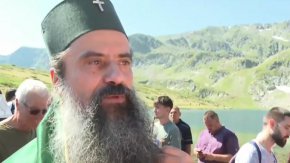  +Даниил отслужи тържествен водосвет край езерото Бъбрека