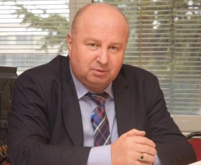  Как чужденци вместо студенти спят в общежитията при новия им шеф, за който предупредихме