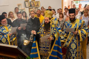 Сливенският митрополит Арсений отслужи молебени пред чудотворната икона „Пътеводителка“ в Лозенец, Царево и Ахтопол
