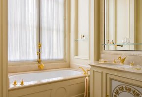  Как собствената баня в стаята направи Ritz легенда на лукса 