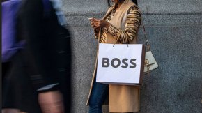  Майк Ашли предлага 2 млрд. евро за Hugo Boss