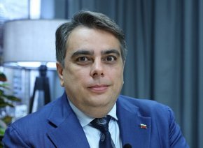 Ас. Василев: Оглушително мълчание от Йотова 24 часа след новината за Безмер