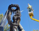 Изкъпаха Паметника на Съединението в Пловдив с ябълков шампоан и 2 т вода 
