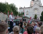 Мъж замери с яйце унгарския премиер Петер Мадяр