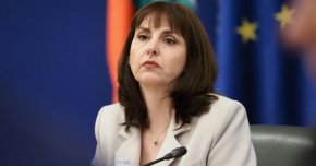 До 550 хил. души и семейства ще получат инфлационен чек и/или коледна добавка: Ефремова 