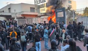 Близо 2000 души са арестувани при студентските протести във Франция