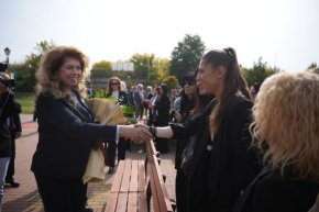   Илияна Йотова в Гълъбово: Няма да допусна да бъдат затворени нито мините, нито ТЕЦ-овете