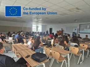 Демокрацията трябва да бъде защитена и онлайн: Евродепутатът А. Ковачев пред студенти от УНСС