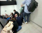 Летището затвори над час на стълби 
