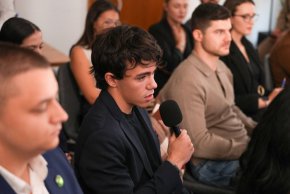 Йотова участва в среща-разговор със студенти от инициативата „ДАЙ ГЛАС“