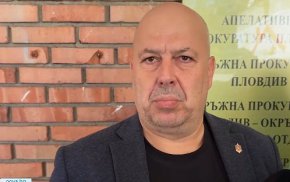 14-годишният, обвинен в убийството на майка си в Пловдив, разпратил снимки на тялото ѝ на приятели