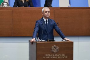 Костадинов остана със запорирана заплата заради иск на Лорер за 100 000 евро
