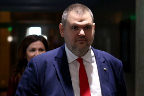 Радев незабавно да свали Доцова, Йотова да уволни шефа на НСО: Пеевски