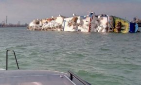 Потъна удареният с три морски дрона контейнеровоз край Шабла, следят за замърсяване