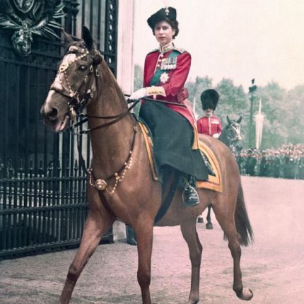 Елизабет II язди на 93