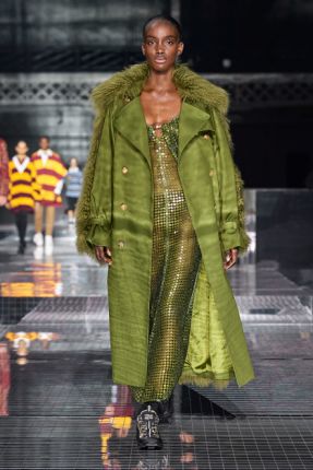 Burberry с поглед към бъдещето