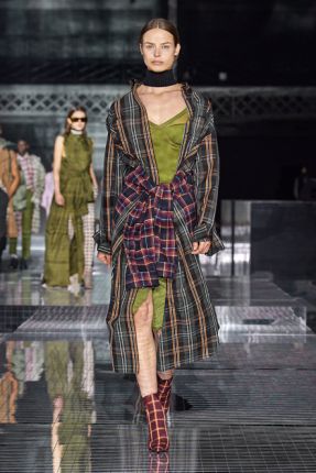 Burberry с поглед към бъдещето