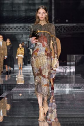 Burberry с поглед към бъдещето