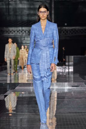 Burberry с поглед към бъдещето