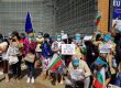 Българи в Брюксел протестираха с маски на очите