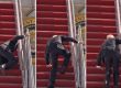 Байдън падна 3 пъти на стълбите на Air Force One 