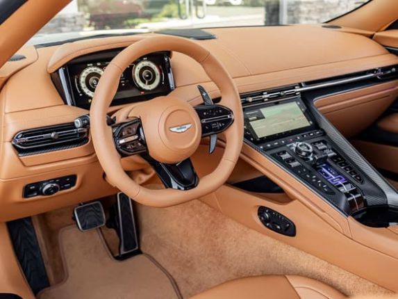 Ето го новия Aston Martin 2026 DB12